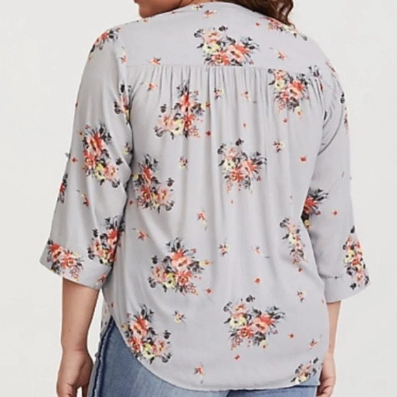3/$22🩶 Torrid Gray Floral Button Front 3/4 Sleeves Challis Harper Blouse 2 2X - Picture 4 of 11